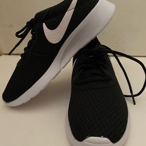 Women’s Nike Tajun Shoes